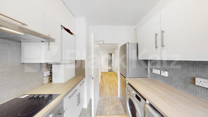 Newly refurbished three double bed flat in the heart of St Johns Wood St Johns Wood Road, St Johns Wood